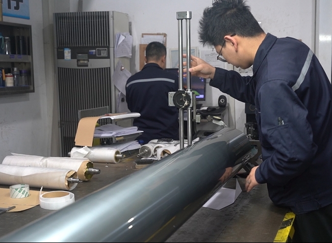 Ceramic anilox roller quality inspection before shipment